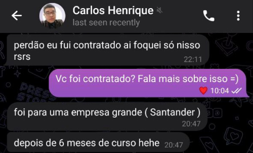 Depoimento do aluno Carlos Henrique: 'Perdão eu fui contratado ai foquei só nisso rsrs'. 'Vc foi contratado? Fala mais sobre isso =)'. 'Foi para uma empresa grande (Santander). Depois de 6 meses de curso hehe.'